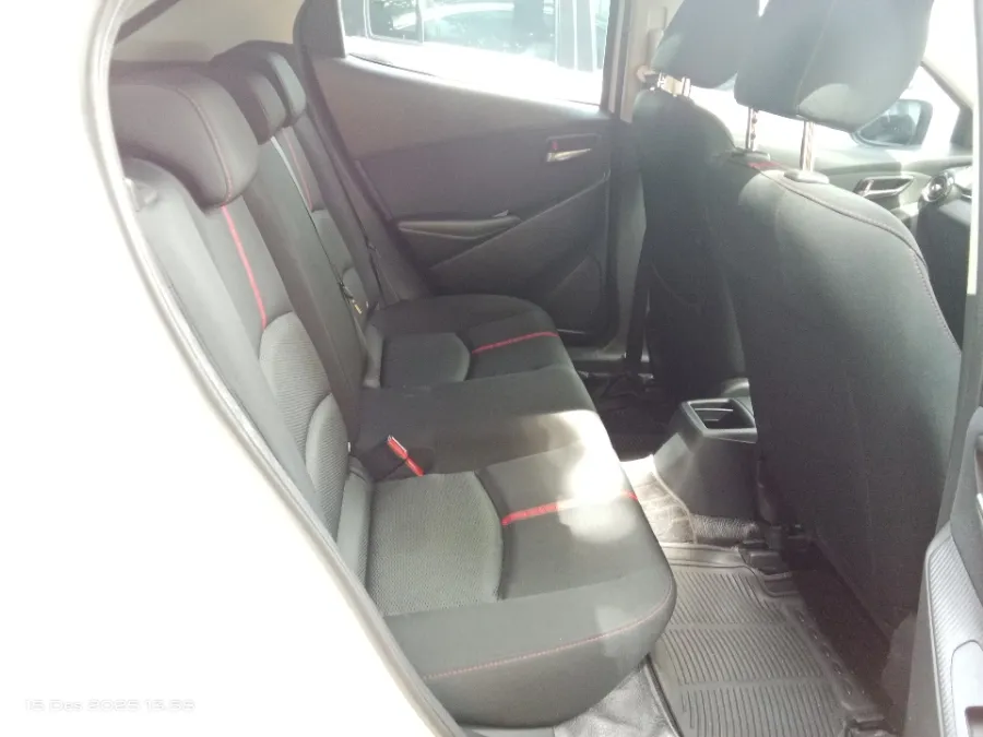 Foto Mobil Bekas Kabin Belakang Mazda 2 1.5 GT Skyactiv tahun 2015